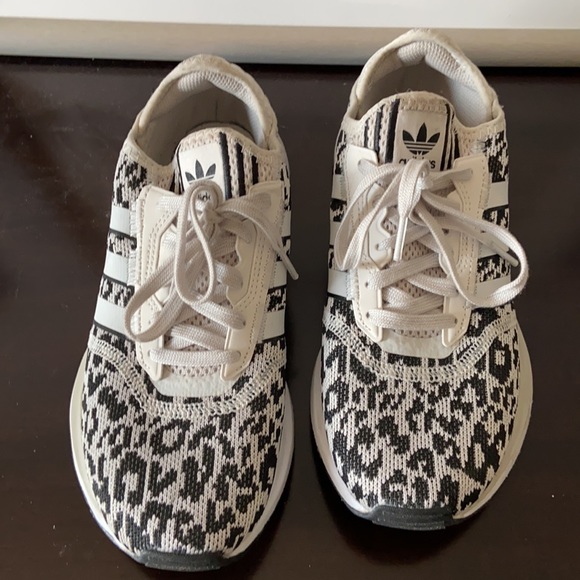 Adidas swift leopard 🐆 print! - Picture 2 of 3